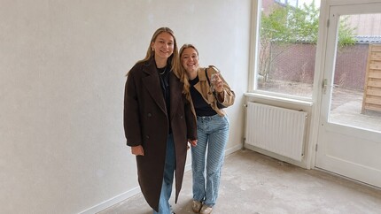 zussen in hun nieuwe woning - huis delen